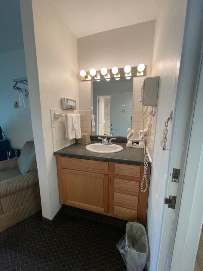 Colonial Brick Inn & Suites Susquehanna المظهر الخارجي الصورة